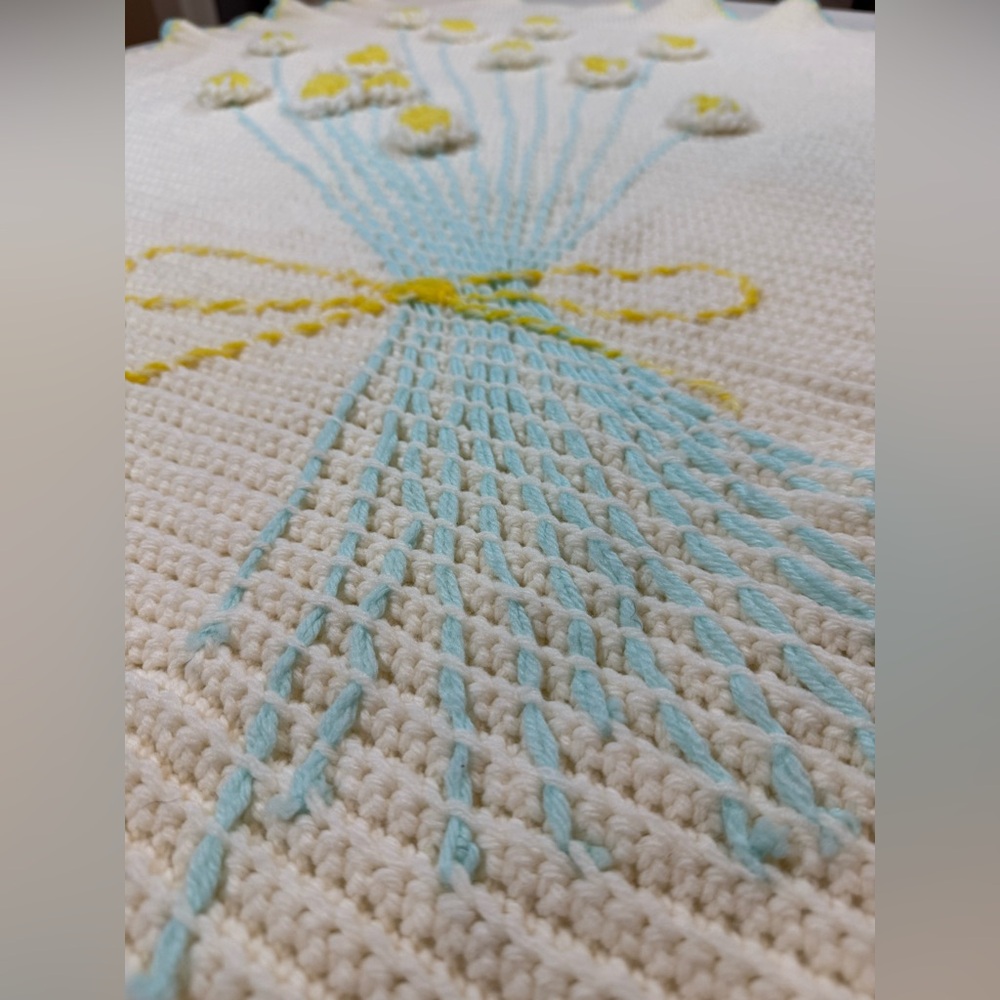 Handmade 80’s baby blanket / tapestry raised crochet flowers blue yellow white - Picture 6 of 10